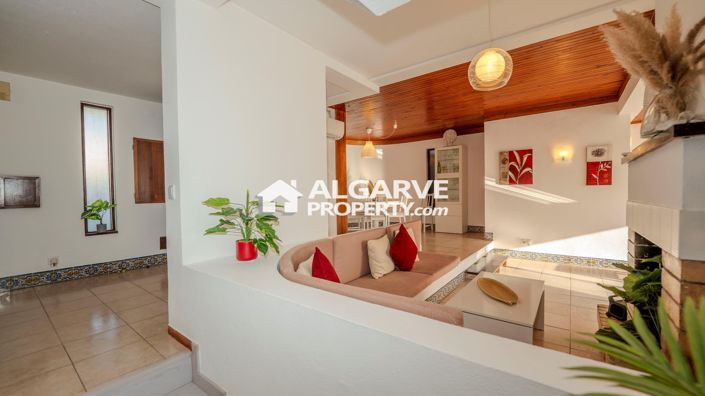 Image No.19-4 Bed Semi-Detached for sale