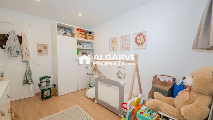 Image No.48-4 Bed Semi-Detached for sale