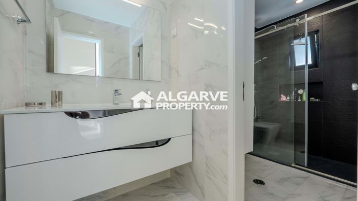 Image No.8-4 Bed Semi-Detached for sale