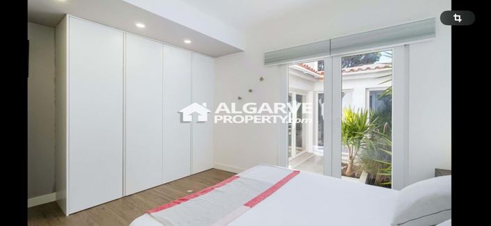 Image No.26-3 Bed Townhouse for sale