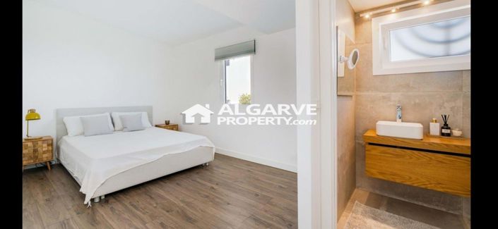 Image No.28-3 Bed Townhouse for sale