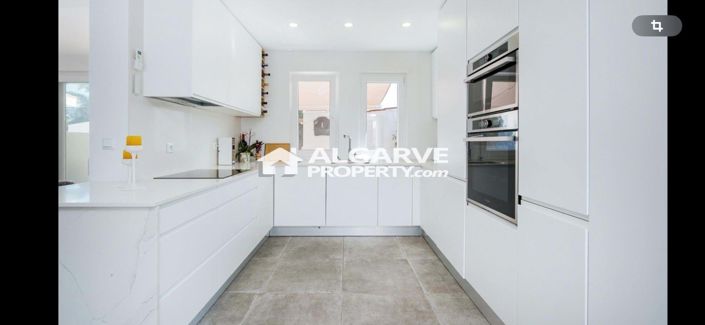 Image No.3-3 Bed Townhouse for sale