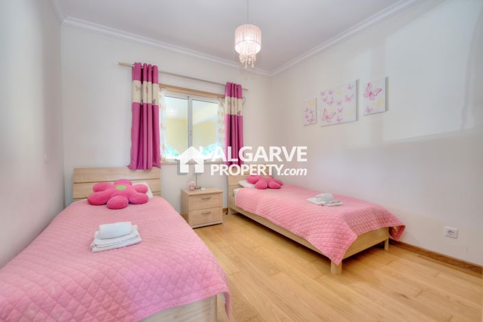 Image No.15-Jumelé de 4 chambres à vendre à Vilamoura