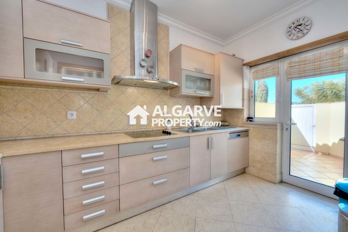 Image No.3-Jumelé de 4 chambres à vendre à Vilamoura