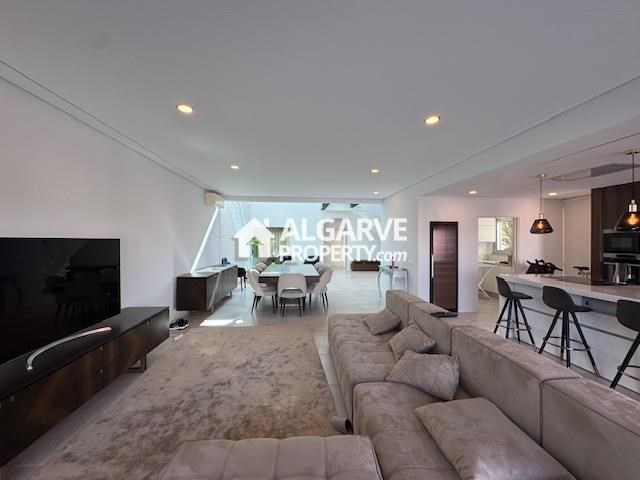 Image No.1-5 Bed Semi-Detached for sale