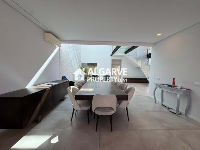 Image No.12-5 Bed Semi-Detached for sale