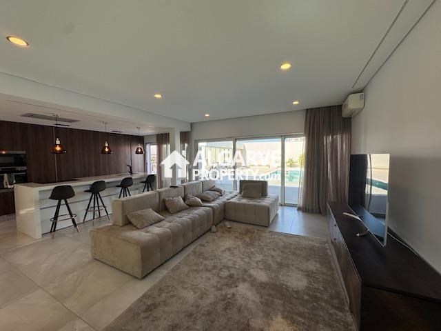 Image No.13-5 Bed Semi-Detached for sale