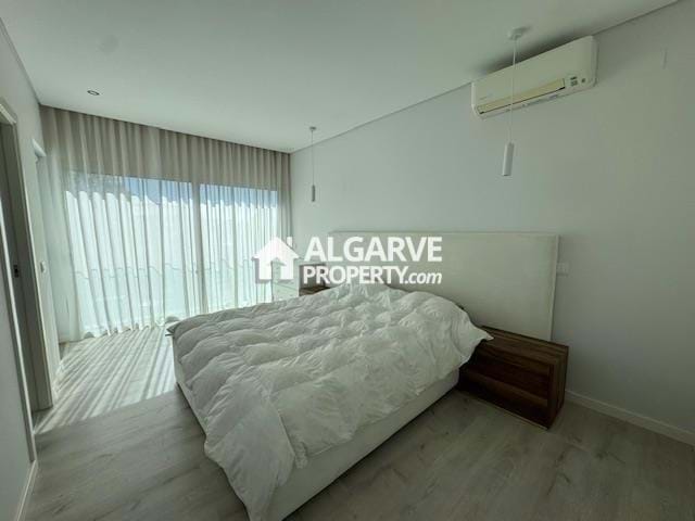 Image No.22-5 Bed Semi-Detached for sale