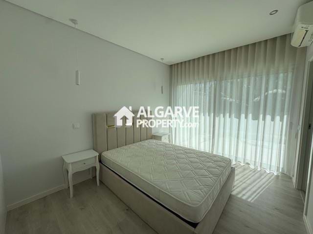 Image No.30-5 Bed Semi-Detached for sale