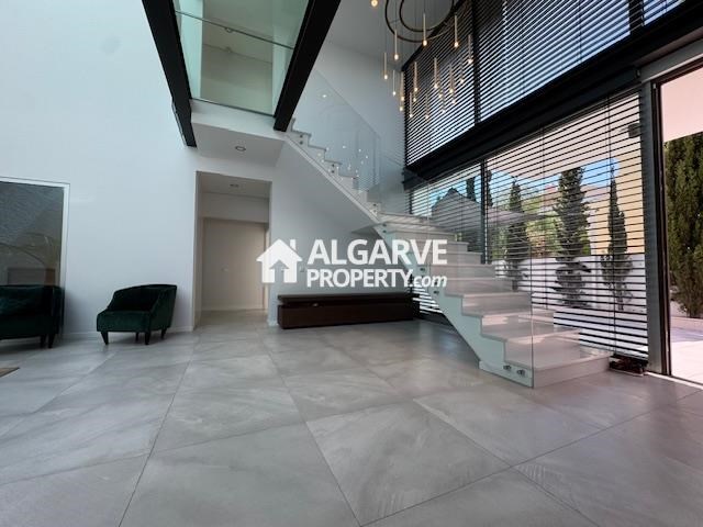 Image No.4-5 Bed Semi-Detached for sale