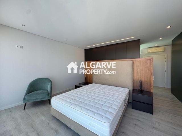 Image No.40-5 Bed Semi-Detached for sale