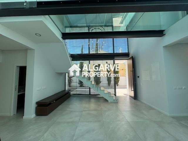 Image No.6-5 Bed Semi-Detached for sale