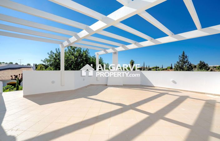 Image No.10-4 Bed Villa for sale