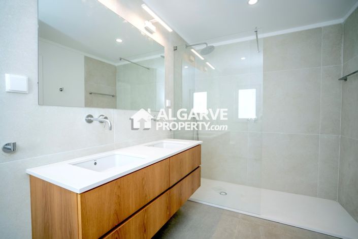 Image No.37-4 Bed Villa for sale