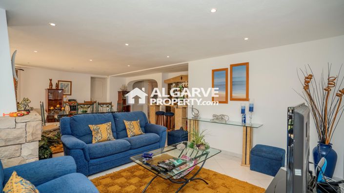 Image No.2-4 Bed Villa for sale