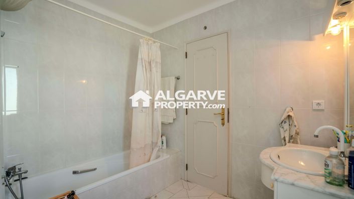 Image No.24-4 Bed Villa for sale