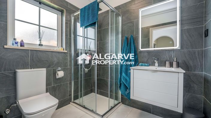 Image No.8-5 Bed Villa for sale