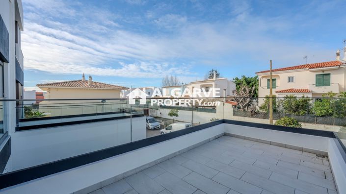 Image No.13-4 Bed Townhouse for sale