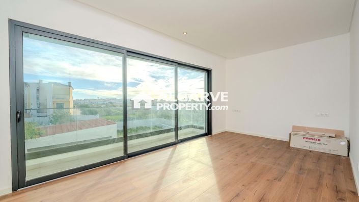 Image No.14-4 Bed Townhouse for sale