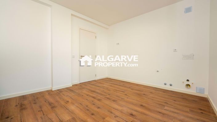 Image No.16-4 Bed Townhouse for sale