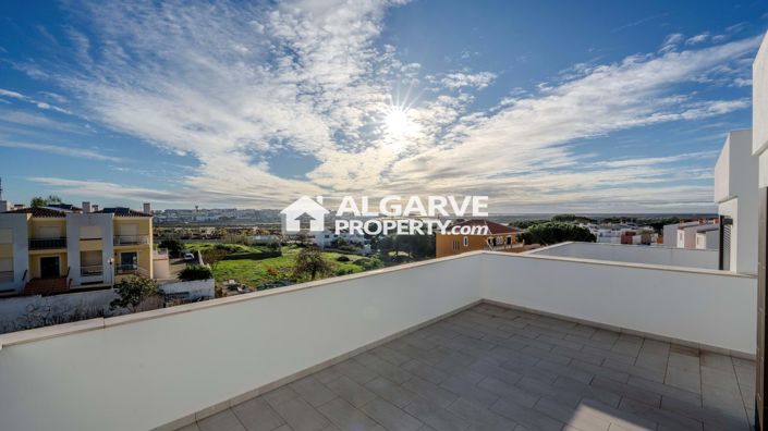 Image No.19-4 Bed Townhouse for sale