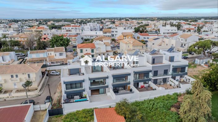 Image No.25-4 Bed Townhouse for sale