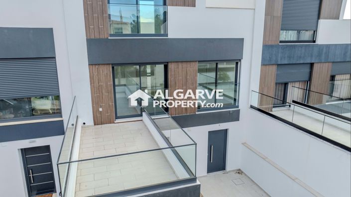 Image No.26-4 Bed Townhouse for sale