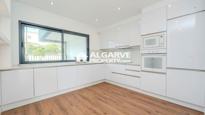 Image No.3-4 Bed Townhouse for sale