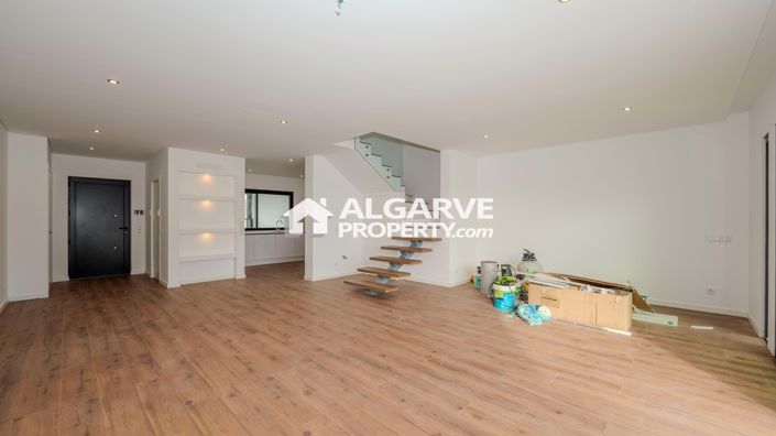 Image No.7-4 Bed Townhouse for sale