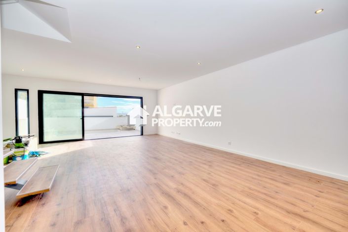 Image No.8-4 Bed Townhouse for sale