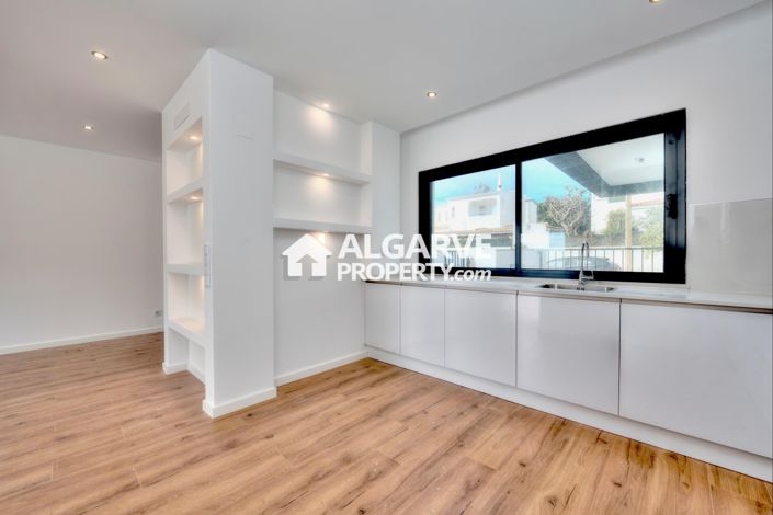 Image No.9-4 Bed Townhouse for sale