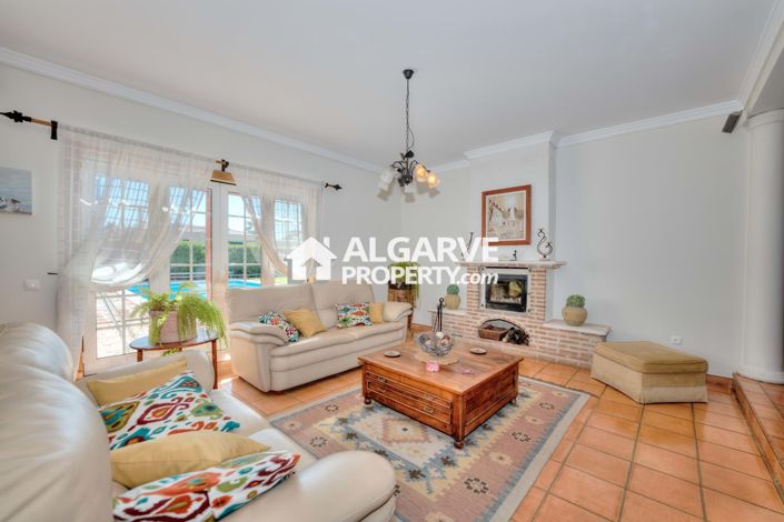 Image No.2-4 Bed Villa for sale