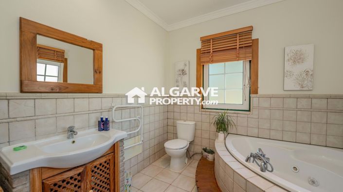 Image No.37-4 Bed Villa for sale