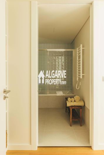 Image No.25-3 Bed Apartment for sale