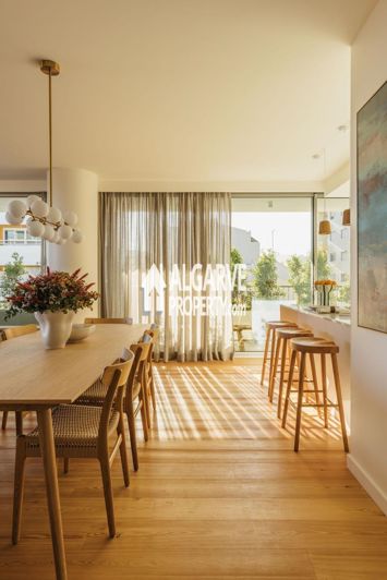 Image No.9-3 Bed Apartment for sale