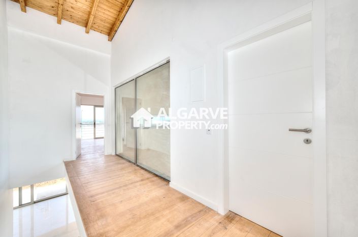 Image No.12-4 Bed Villa for sale