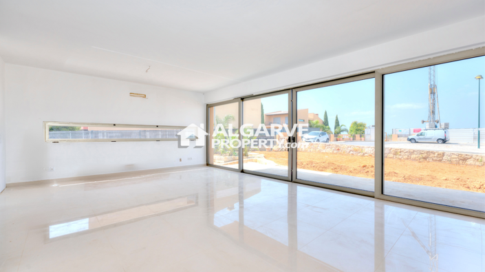 Image No.2-4 Bed Villa for sale