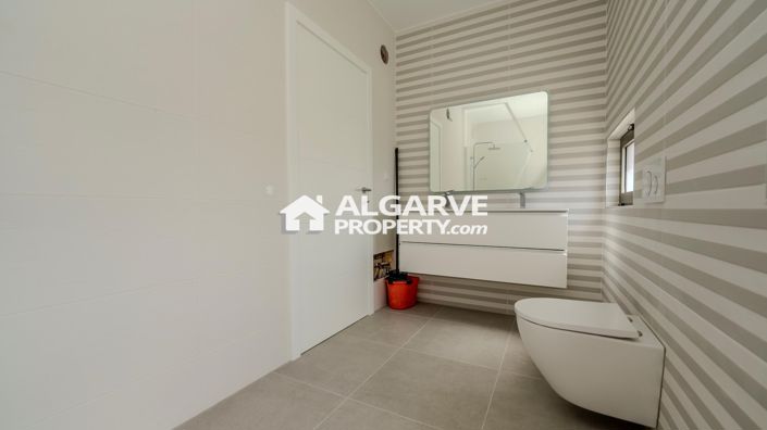 Image No.24-4 Bed Villa for sale