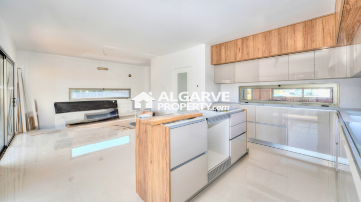 Image No.3-4 Bed Villa for sale