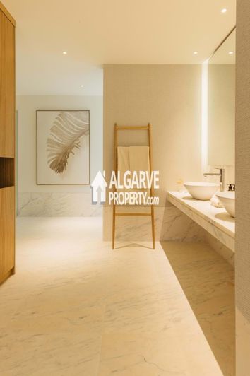 Image No.57-3 Bed Apartment for sale