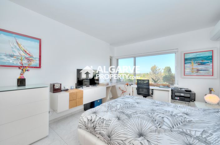 Image No.17-3 Bed Apartment for sale