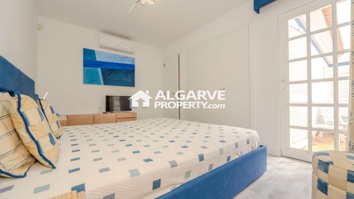 Image No.12-1 Bed Townhouse for sale