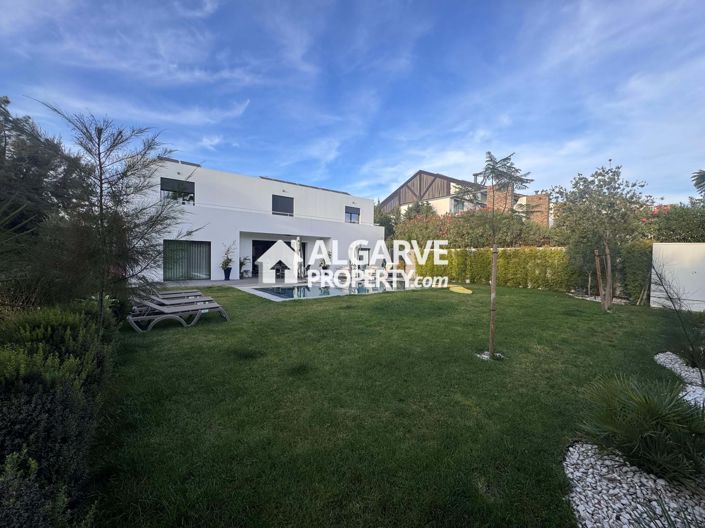 Image No.1-4 Bed Villa for sale