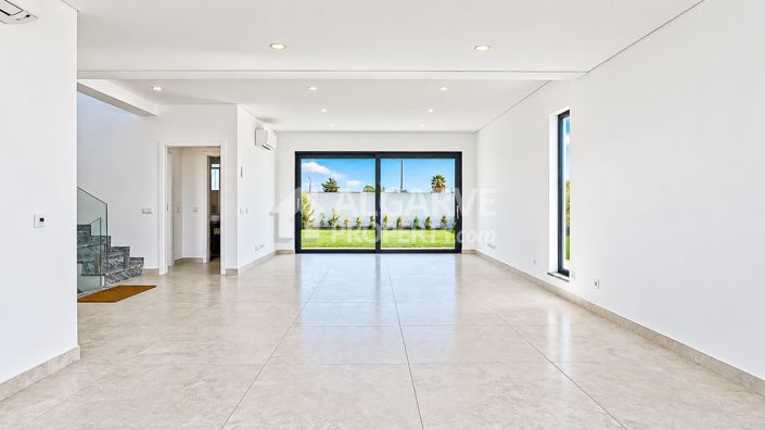 Image No.10-4 Bed Villa for sale