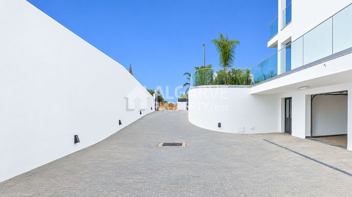 Image No.36-4 Bed Villa for sale