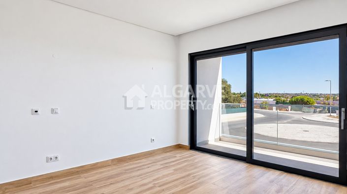 Image No.5-4 Bed Villa for sale