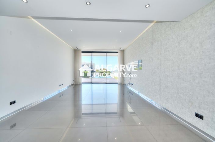 Image No.12-4 Bed Semi-Detached for sale