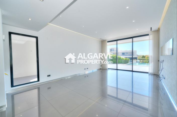 Image No.13-4 Bed Semi-Detached for sale