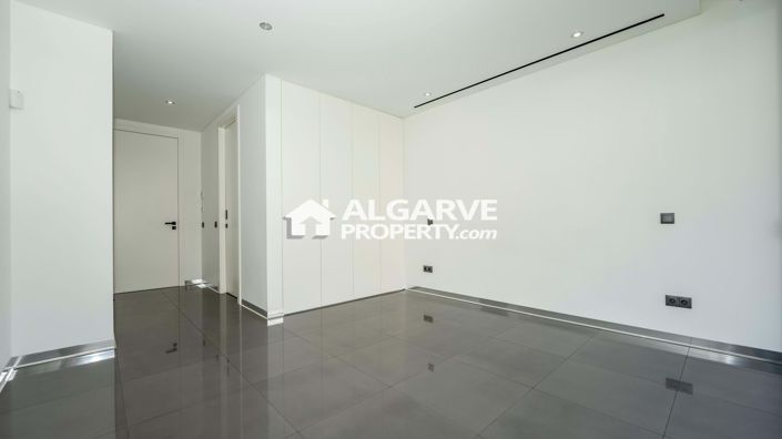 Image No.16-4 Bed Semi-Detached for sale