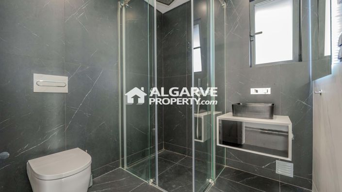 Image No.17-4 Bed Semi-Detached for sale